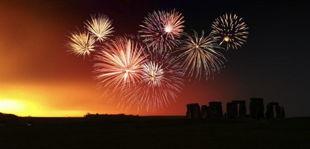 ST0NEHENGE's tweet image. Happy New Year!  🎆🎇🥳🎉👏🍾