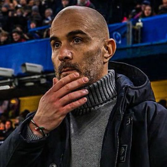 فكره التعاقد معه مرعبه و مخاطره 

ماتوقع مانشستر يروح له