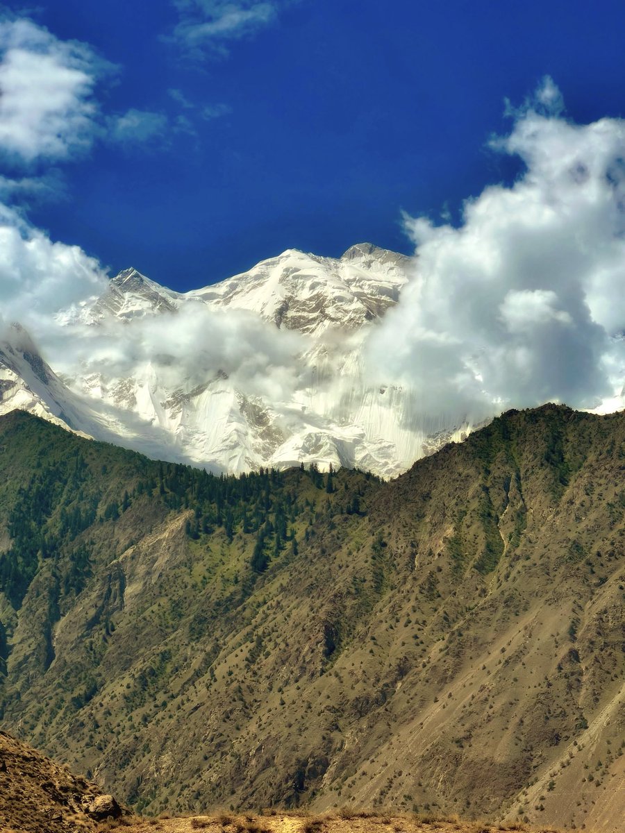 axsha____'s tweet image. Your soul needs Pakistan, not Dubai