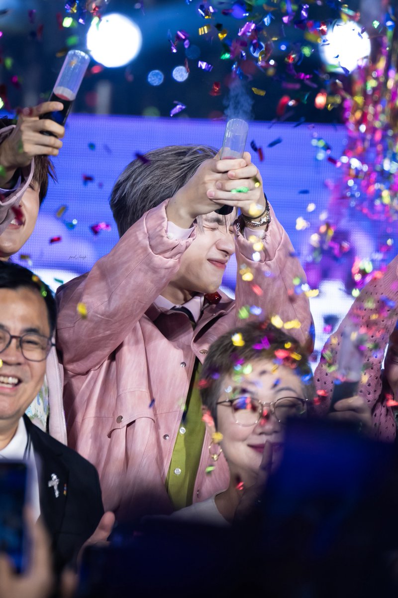 prd_Snap's tweet image. 260101 |

วานนิน้องฮงเป็นคนจุดพลุุุ

&amp;lt; @hongshihoshi03 &amp;gt;

LYKN COUNTDOWN AT SIAM

#LYKN
#hongshihoshi 
#AISSIAMxLYKN
#SIAMSQUARESTREETOFDREAMZ2026