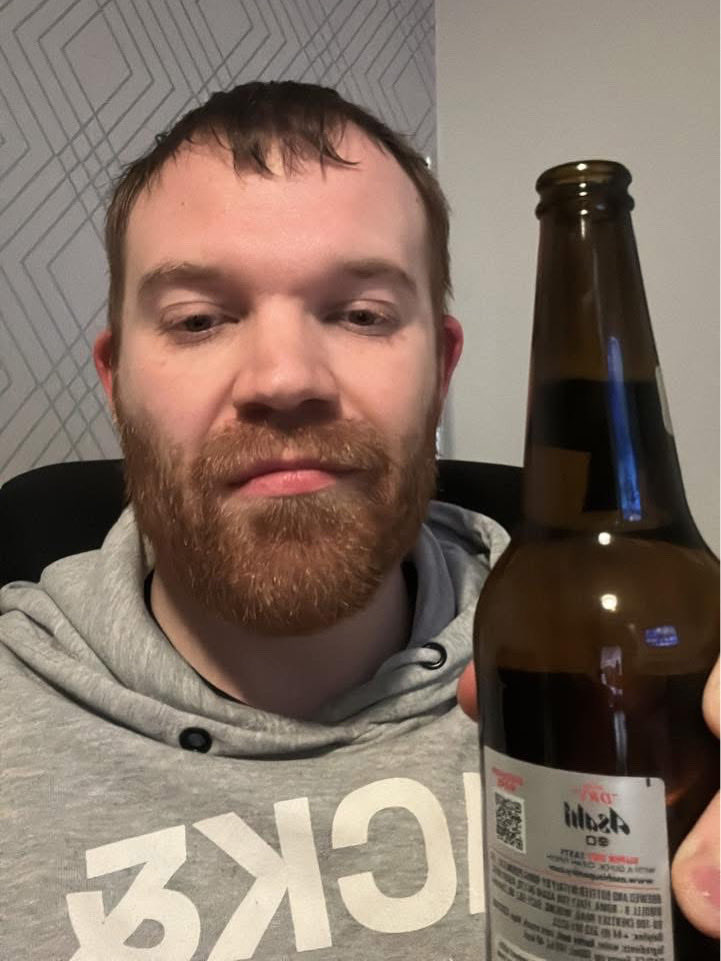 Ben_armstrong89's tweet photo. Another quiet new years again! Of course with a pizza and a beer 🤣🤣 wish you all a very Happy new year! Have a good one and all the best for 2026 😁🎇 https://t.co/HujPmU4oHS