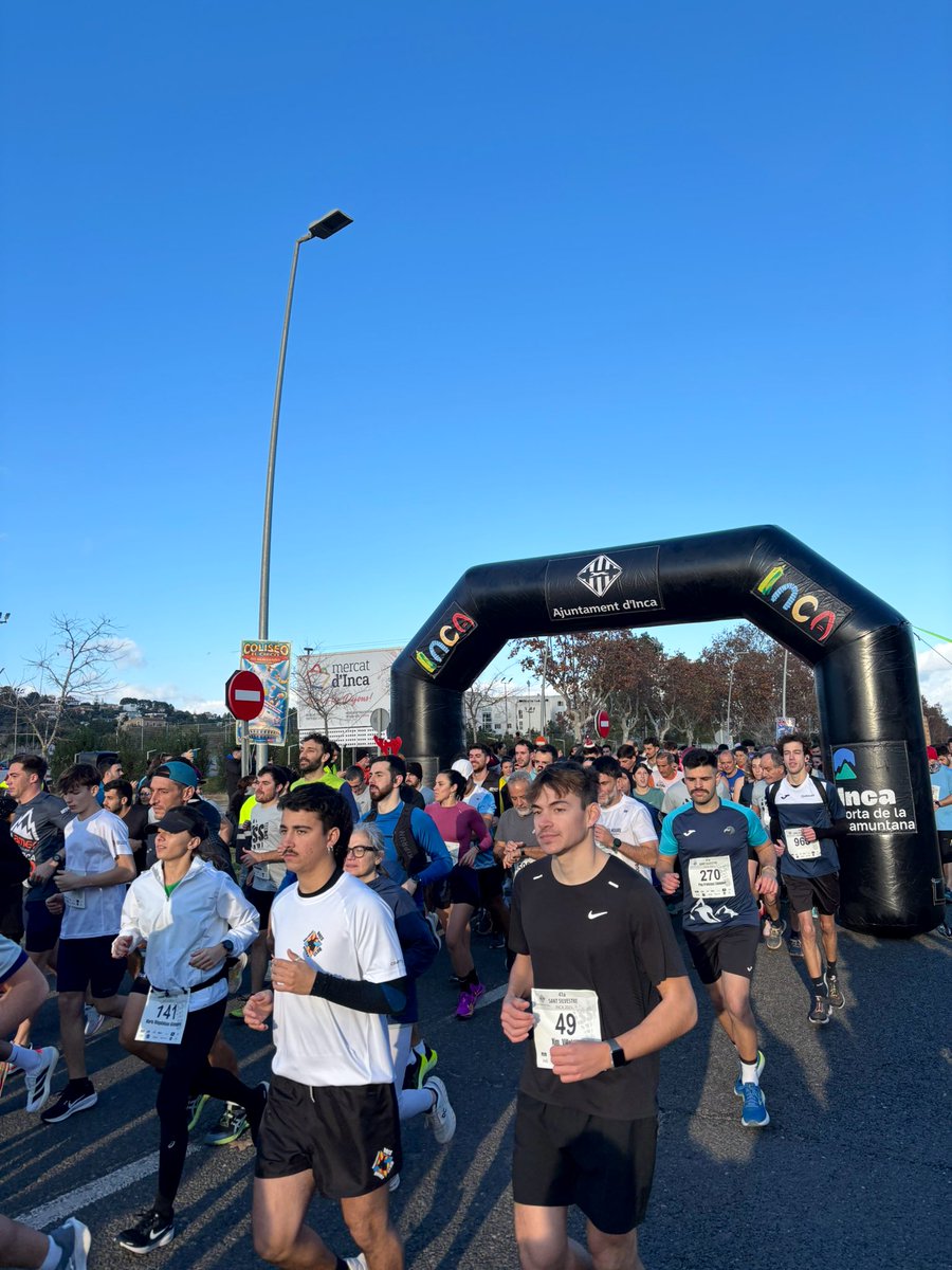 SocialistesInca's tweet photo. 👟Gran ambient avui horabaixa a la 41a Sant Silvestre amb una gran participació de més de 1.000 corredors.
❤️🩹Enguany la cursa ha estat en benefici de l'Associació Nacional d'Afectats per l'Esclerosi Tuberosa.
#IncaFaNadal
#IncaSomTots https://t.co/299FuXoQiJ