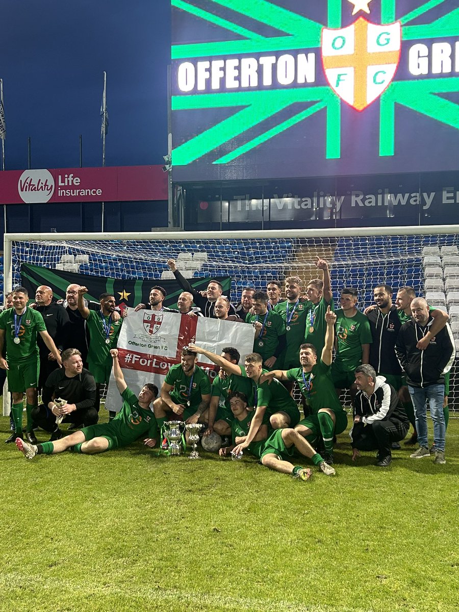 Happy New Year Everyone🥳💚

2025 was another successful year for The Green winning…

Harold English Memorial Trophy 🏆 
SDSFL Division 1 🏆

Wins: 27
Draws: 1
Losses: 3

22 wins in a row 🤩💚

On to a more successful 2026…💚

#ohwhenthegreen