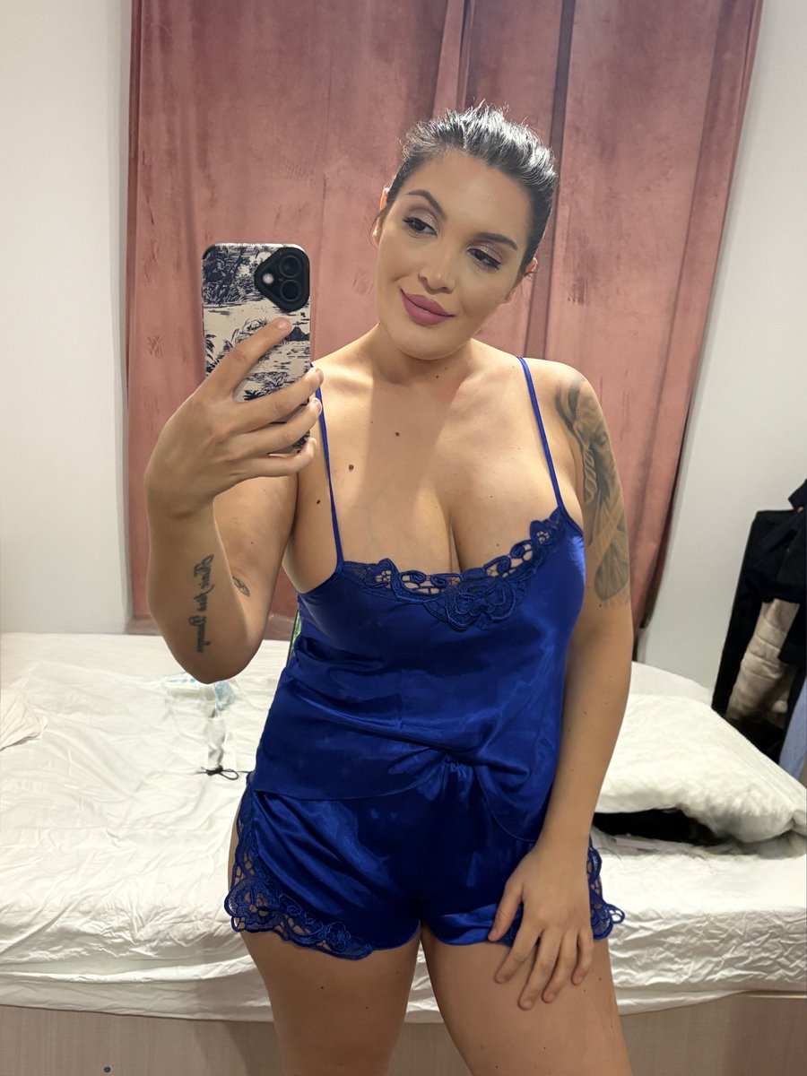 MissJasmineR69's tweet photo. Good evening!How is everybody doing lately? ❤️❤️❤️❤️ #NewYear2026  #brunettes #findompaypigs #domme https://t.co/8cPgXCNXl7