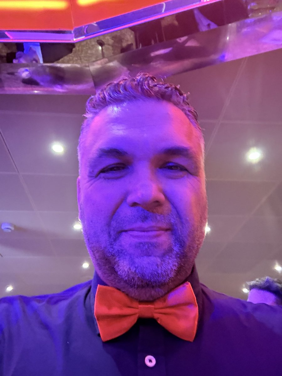 Molts d’anys a tots 
Començau l’any amb alegria i rialles.
Ja veurem com acaba
😘😘😘