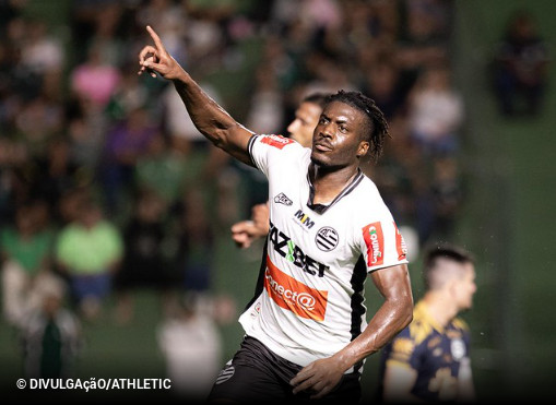 ScoutSudaca's tweet photo. Que temporada fez o centroavante Ronaldo Tavares do Athletic, não vi ninguém falando muito sobre ele, mas, foi o grande responsável pela permanência do Athletic na Série B, ele é Português, tem 28 anos e 1.94 de altura;

⏰️25 jogos
⚽️9 gols
🅰️5 assistências 

Baita achado do clube.