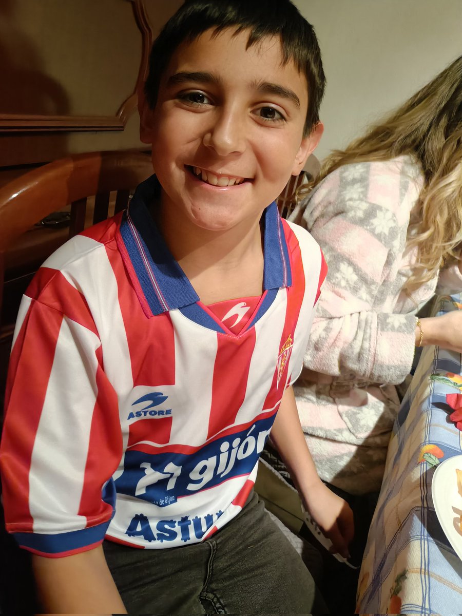 Camiseta de gala para la noche vieja!
<a href="/efmareologrono/">E.F. Mareo Logroño</a> 
<a href="/efmareo/">Miguel</a> 
<a href="/RealSporting/">Real Sporting</a>