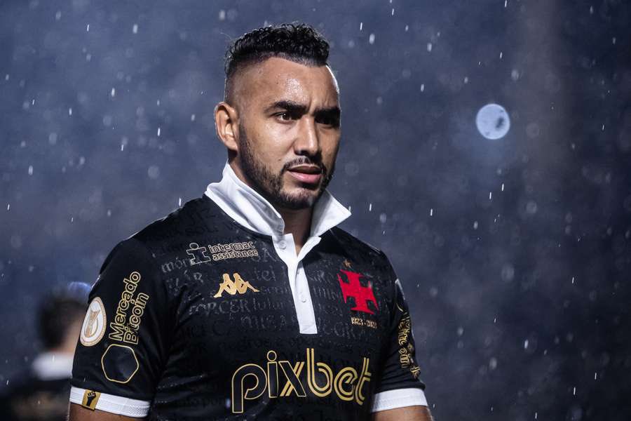 cuyanonimo's tweet photo. FBC Melgar junto al empresario Fernando Felicevich está enviando una propuesta para contratar al jugador Dimitri Payet, actualmente sin equipo.

El francés incluso está aprendiendo español para poder rechazar la propuesta. https://t.co/zggZ8cxW3Z