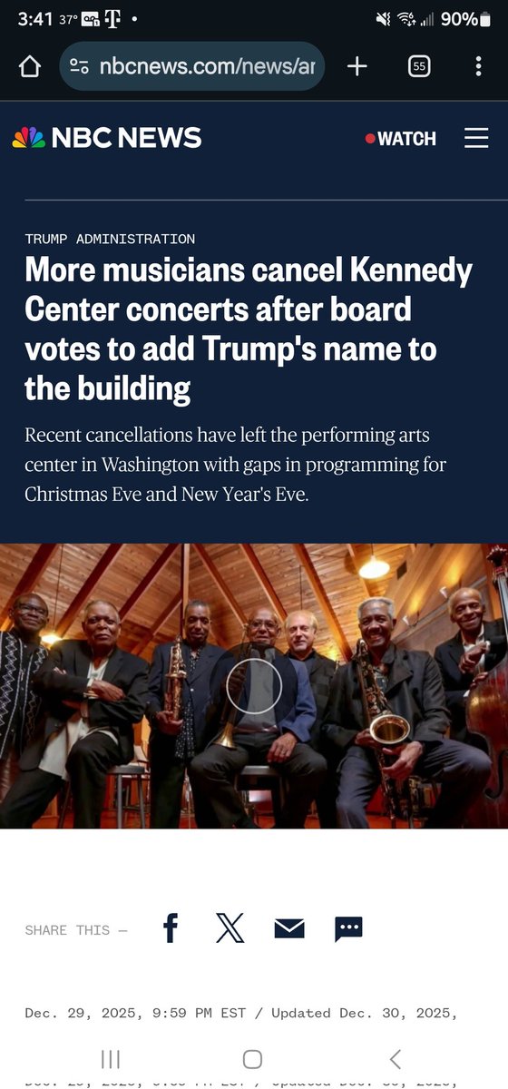 RunningWindward's tweet image. This is a good example of why the music industry owning artists is not good for anyone. I would bet that quite a few of them were told to do this rather than being that ridiculous on their own volition.