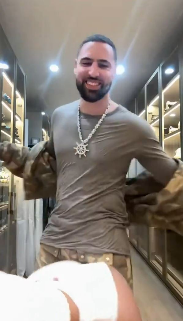 PraiaLive's tweet image. How I feel having built my PC right before all this bullshit started