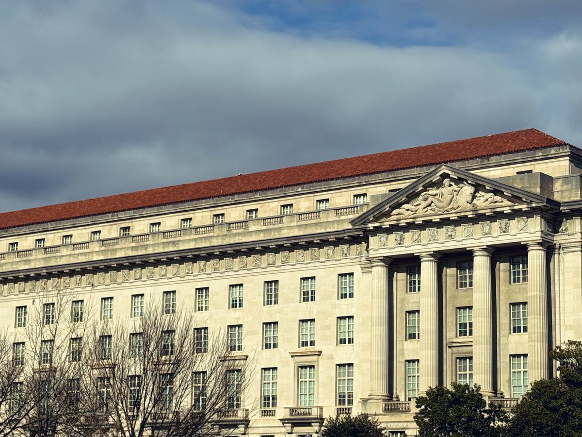 Pretty New Year’s Eve day on the National Mall <a href="/capitalweather/">Capital Weather Gang</a>