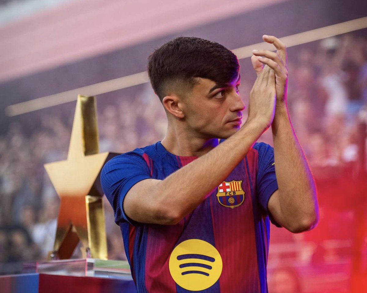 Somhiseremfcb's tweet image. 🎁 Para celebrar el nuevo año, sorteamos camiseta a elegir entre todos los que den RT + ❤️ y nos sigan a @17ct_info y a mí

✅ RT + ❤️ + FOLLOW @17ct_info y @Somhiseremfcb 

🤝🏼 Mencionar un amigo para + % de ganar

✈️ Envío internacional

¡FELIZ AÑO 2026!