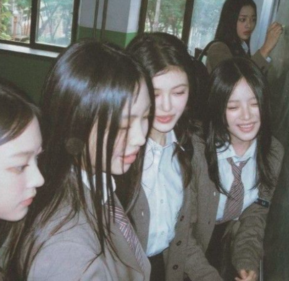 About Music tweet media