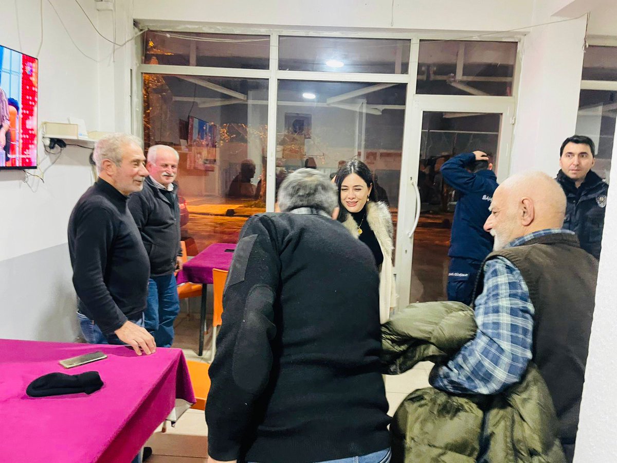 Kaymakamımız Sn. Rumeysa GÖRENTAŞ Topağaç Mahallesindeki vatandaşlarımızı ziyaret ederek yeni yıllarını kutladı.