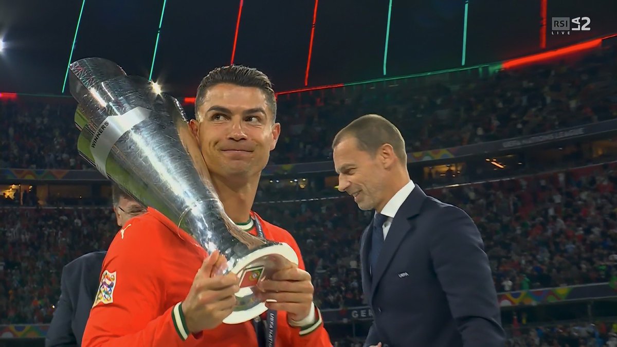 <a href="/lautarodeIcampo/">LACOBRAAA</a>