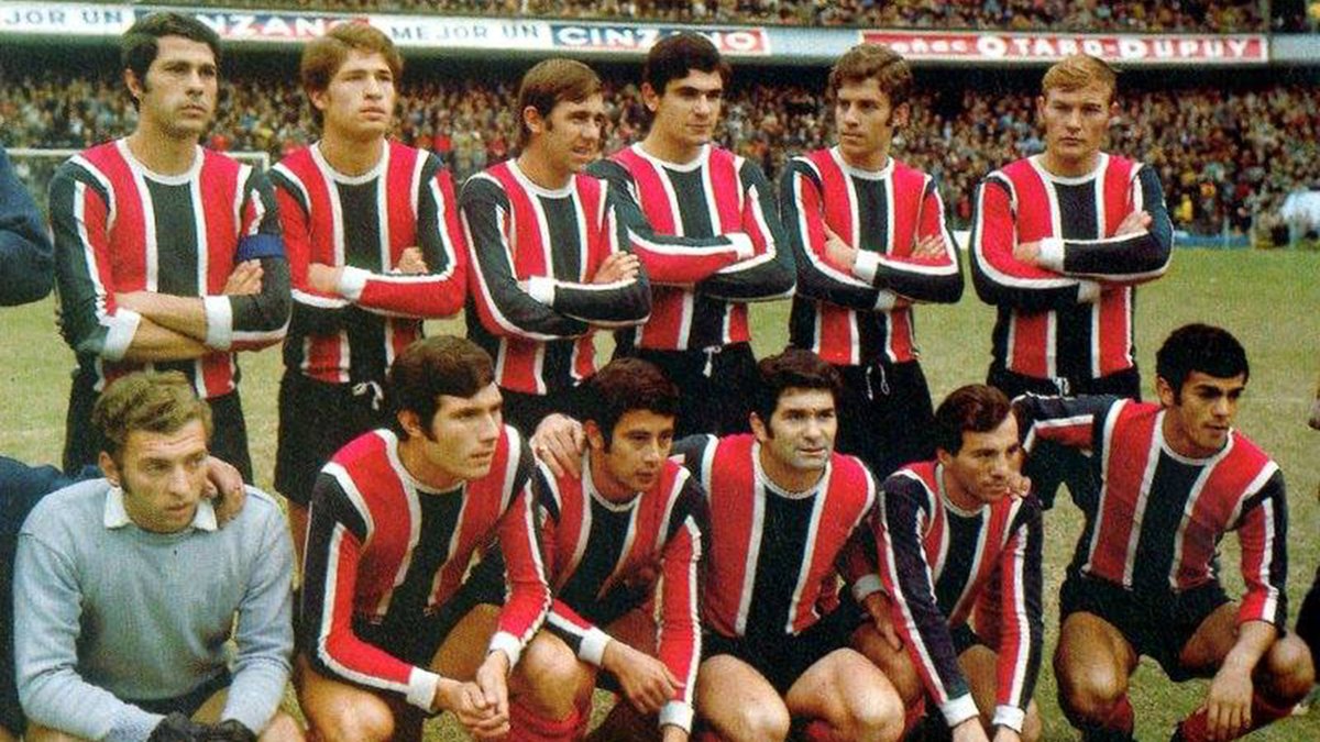 MatiasJMaffia99's tweet photo. Que el 2026 nos permita cristalizar lo que venimos soñando desde hace tiempo: 𝐞𝐦𝐩𝐞𝐳𝐚𝐫 𝐚 𝐬𝐞𝐫 𝐥𝐨 𝐪𝐮𝐞 𝐟𝐮𝐢𝐦𝐨𝐬.

Por nuestra historia y (principalmente) por nuestra gente, merecemos volver. Y lo haremos. A pesar de todo.

Feliz año para todos. 🇾🇪 🥂 https://t.co/yiaFeSpYQi