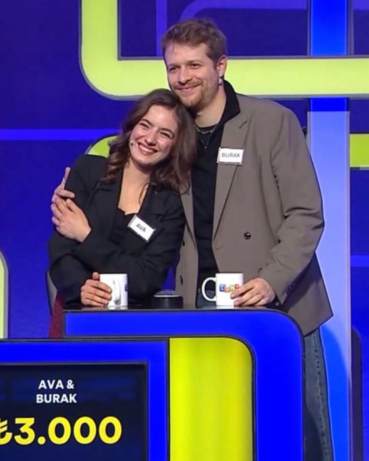 Nezaketiyle öne çıkan bir beyefendi, duruluğuyla dikkat çeken bir hanımefendi…
Siziiçok seviyorum 🤍<a href="/burakyoruks/">Burak Yörük</a> 
#AvaYaman • #BurakYörük 
#osesyılbaşı 
#osestürkiyeyılbaşı