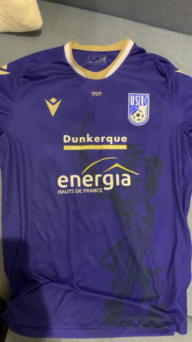 9tiesOG's tweet image. وصلني تيشيرت فريق دانكيرك الفرنسي من لاعب منتخبنا الخلوق مهند ال سعد 
شكراً يا حب ♥️♥️♥️
@szooki11