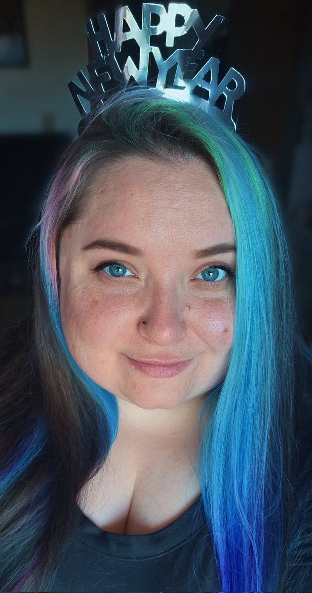 Happy New Year's Eve! 
24 Hour Stream starts now! Lets wrap up the year with games, challenges, some giveaways and fundraiser for American Foundation for Suicide Prevention 💙
Link in my bio!