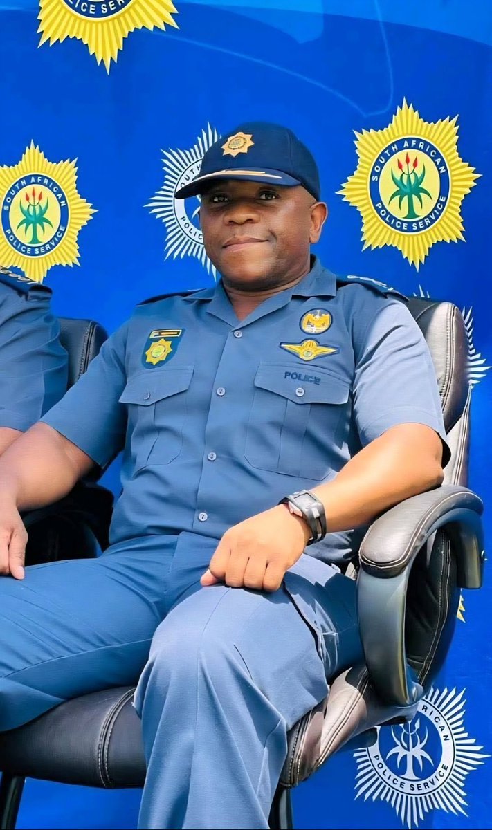 MapulaMokgosang's tweet image. General Nhlanhla Mkhwanazi and CIC Julius Malema are my South Africans of the year. 🙏🏾❣️

#HappyNewYear2026 🎉🎊