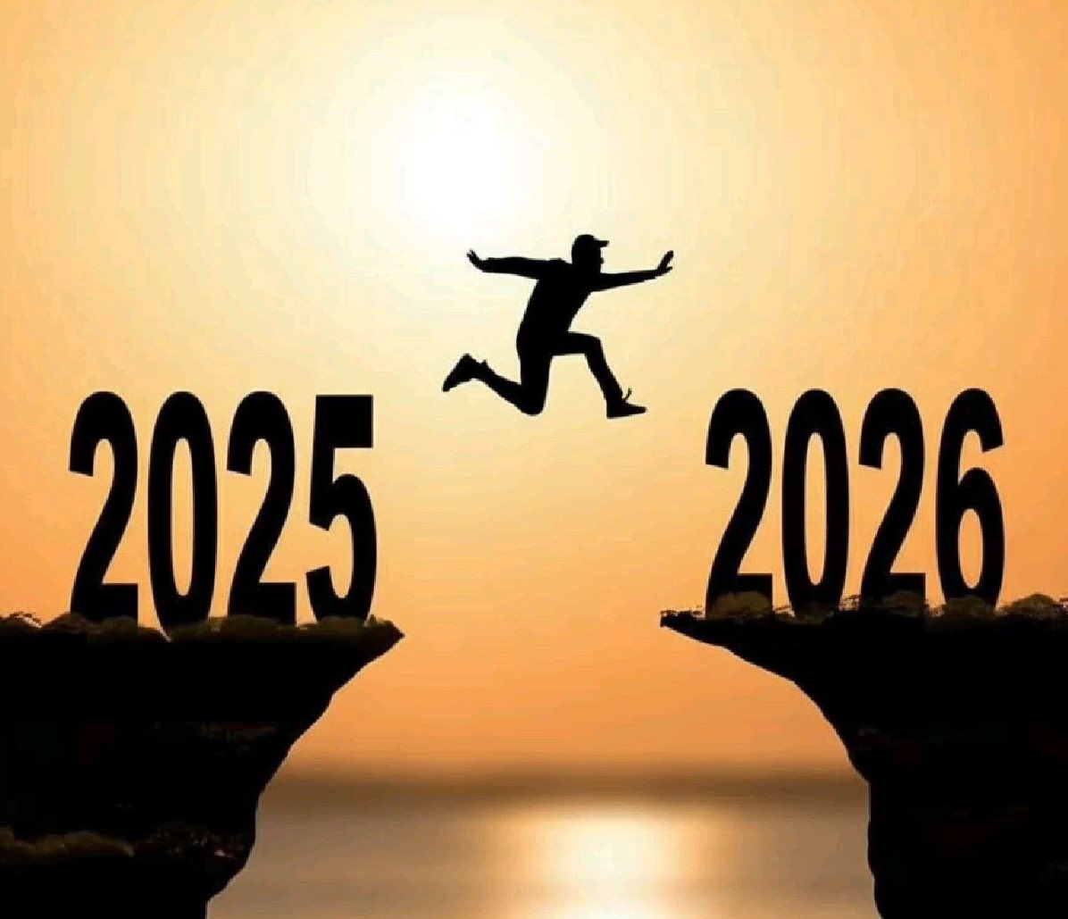 #سنه_جديده_2026

الحياة

ليست طويلة
حتى نجرب كل شي .. 
ولا قصيرة
حتى نتذكر كل شي ..
ولكنها جميلة
إذا عرفنا أنها لا تساوي شي ..

Happy New Year 2026

عامٌ مضى بحلوه ومرّه 2025
وعامٌ جديد نفتح له قلوبنا بالأمل والتفاؤل

#العام_الجديد_2026