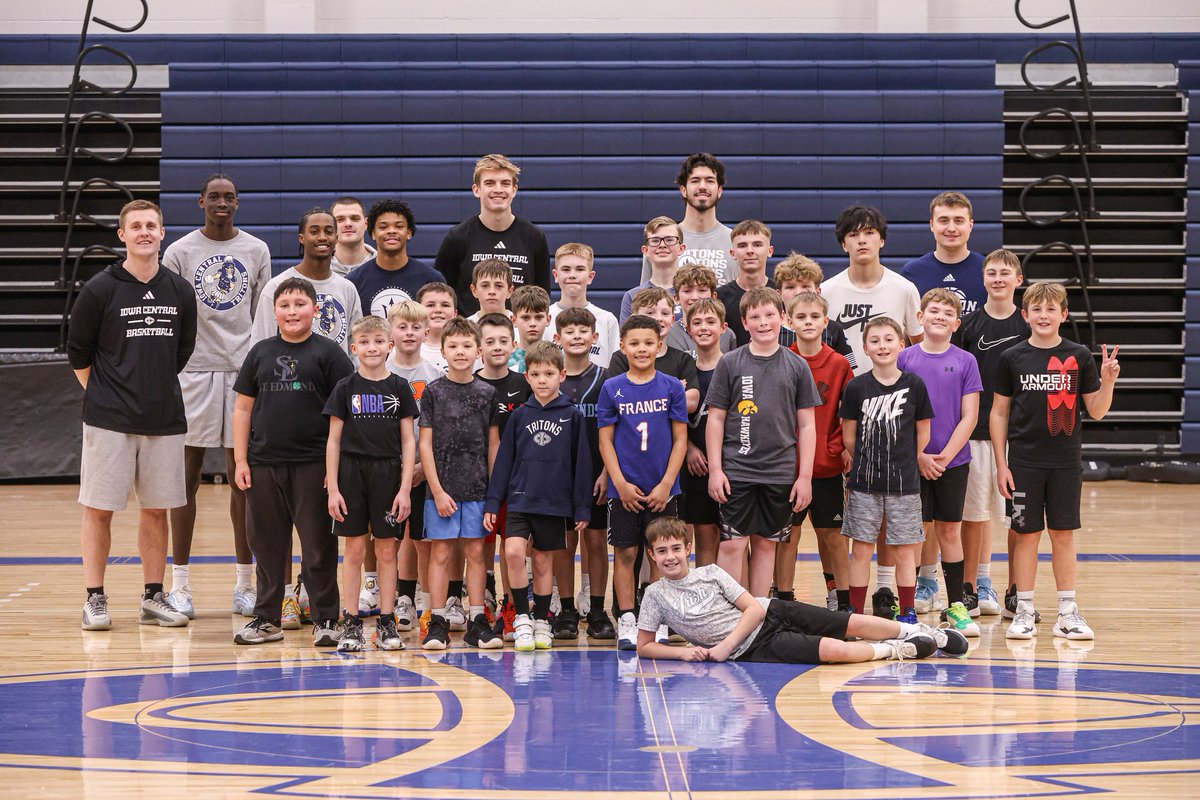 ICTritons's tweet photo. Holiday fun in Hodges! @iowacentralmbb welcomed area 3-8th graders to work on all things basketball at their Holiday Camp β so many talented kids! We hope you to see you back on campus soon to watch the Tritons! π±π More at https://t.co/3ZyF1keXjM #TritonNation #FutureTritons https://t.co/NjwZVJORcI
