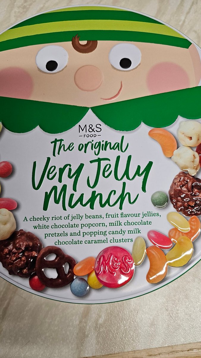 ChristineLeith's tweet photo. Poor show @marksandspencer  only 1 red jelly disc.  Disappointing. https://t.co/SBbfhjzAH7