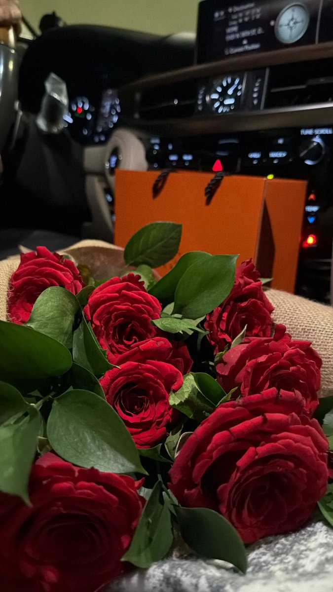 أحبكَ في ختام السنه 
وأعشقكَ بالعام الجـديد❣️.