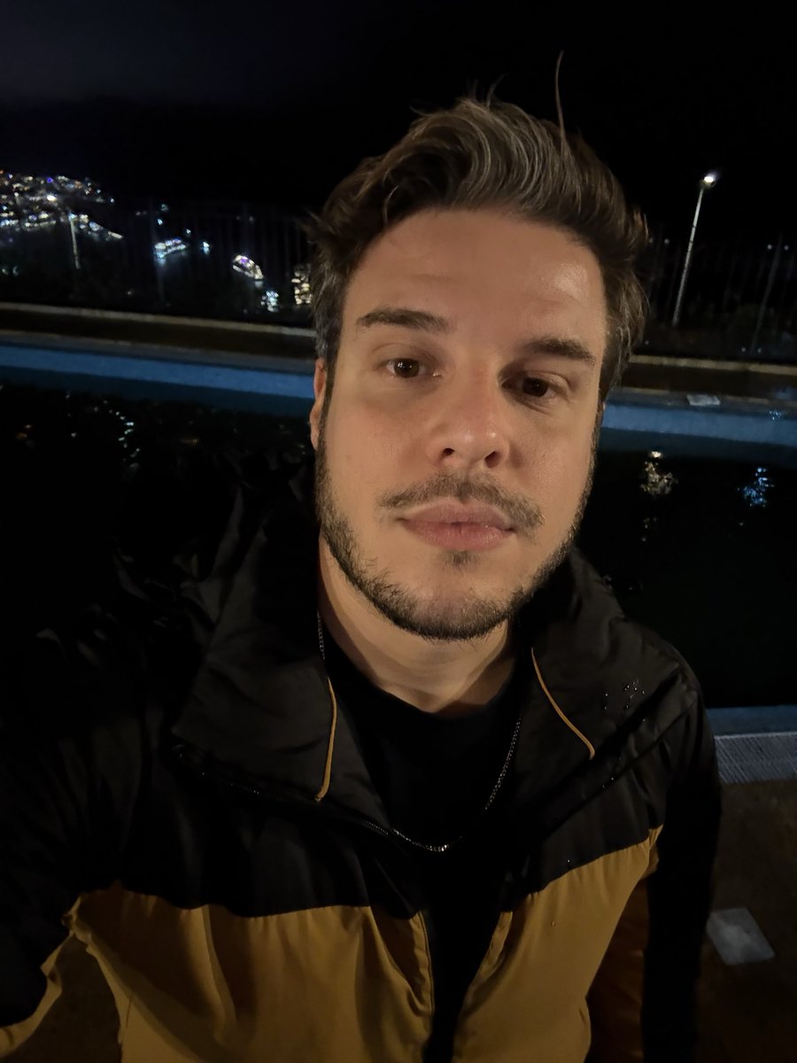 mickeydeit's tweet image. Feliz 2026 a mis amigos Xeros

😚😚 se les quiere y se les ve 👀