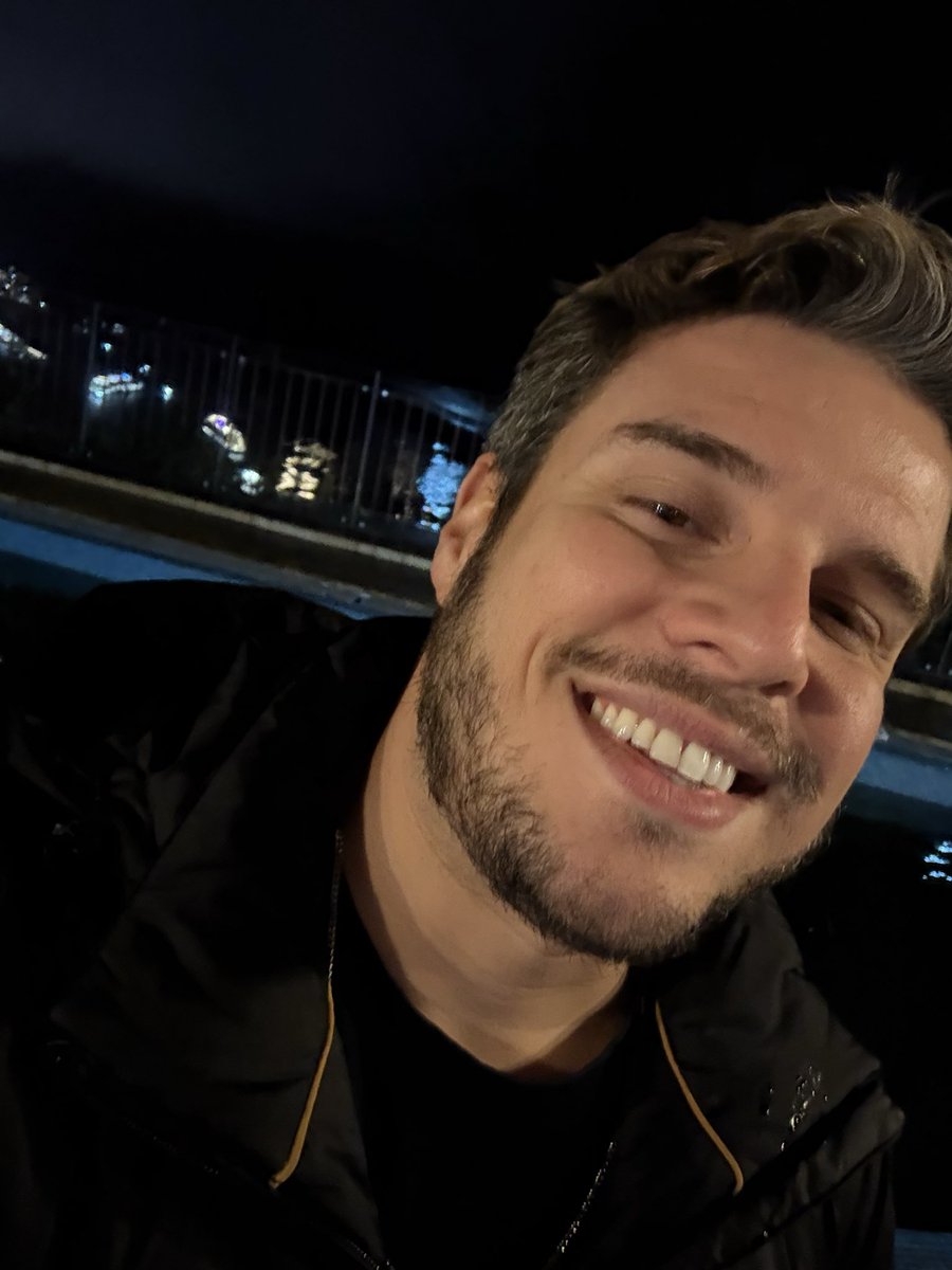 mickeydeit's tweet image. Feliz 2026 a mis amigos Xeros

😚😚 se les quiere y se les ve 👀