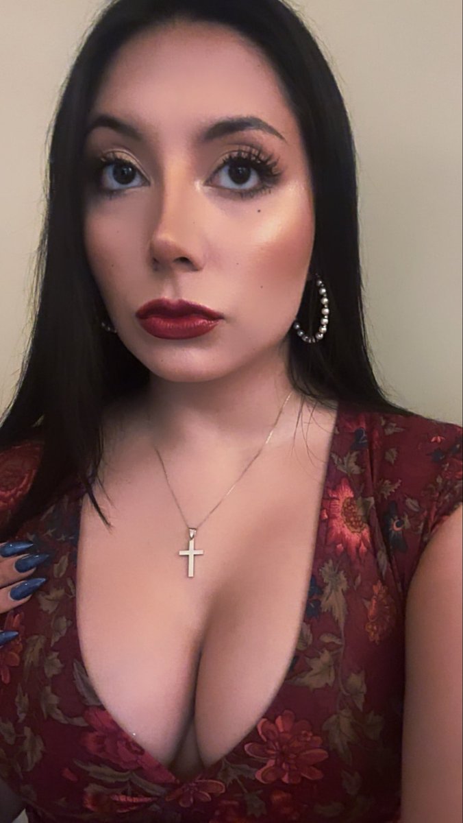 espero el próximo año sigan siendo las peores personas que hay en internet los amo mucho nacos preciosos pásenla bomba, hermosos les mando 1 (un) beso #FacebookOff