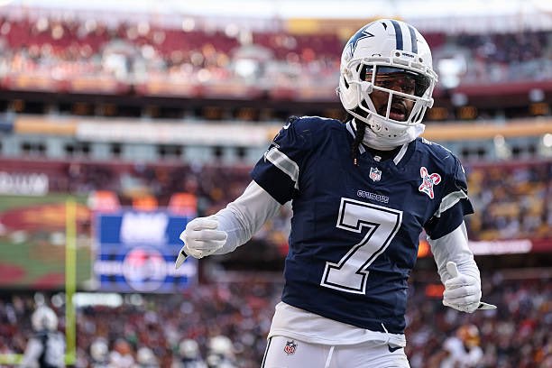 AdamSchefter's tweet image. Source: former Cowboys CB Trevon Diggs is signing with the Packers.