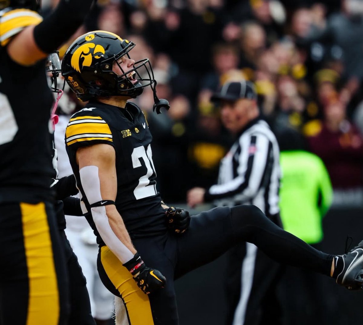 Williamsburg alum Kaden Wetjen’s final career stats at Iowa:

🐤 2,744 All-Purpose Yards
🐤 9 Touchdowns
🐤 22.18 Yards Per Return

Legend.

#iahsfb 📸: Hawkeye Football