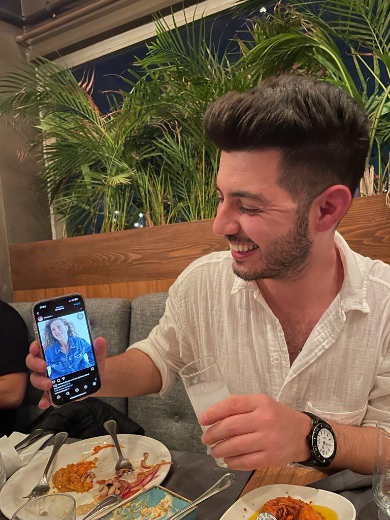 Bir kilo üzüm yedim <a href="/SrnySrkyResmi/">Serenay Sarıkaya</a>