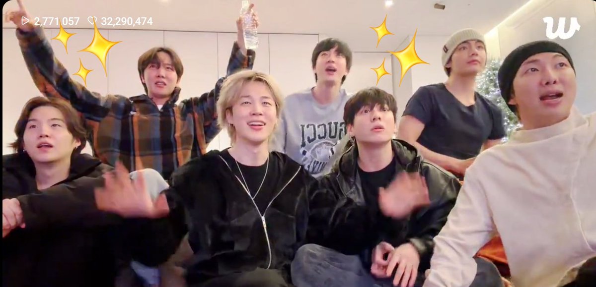 _Moonlight95_'s tweet image. Feliz 2026 a este "hermoso caos" jajaja ✨️💜
Que sea con muchas experiencias bonitas, de manera saludable y repleto de amor~ 🥂✨️🫶🏻
@BTS_twt