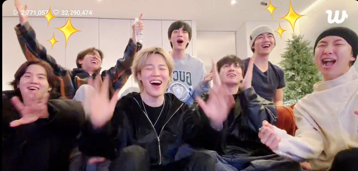 _Moonlight95_'s tweet image. Feliz 2026 a este "hermoso caos" jajaja ✨️💜
Que sea con muchas experiencias bonitas, de manera saludable y repleto de amor~ 🥂✨️🫶🏻
@BTS_twt