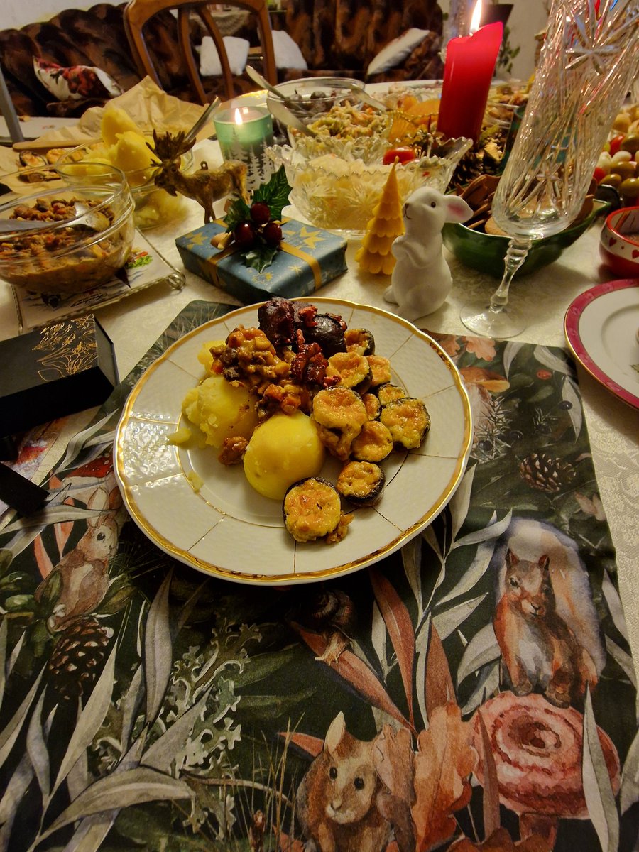 Garšīgi, bagātīgi un svinīgi sagaidīt Jaungadu! 
✨️🌟🎄🥂