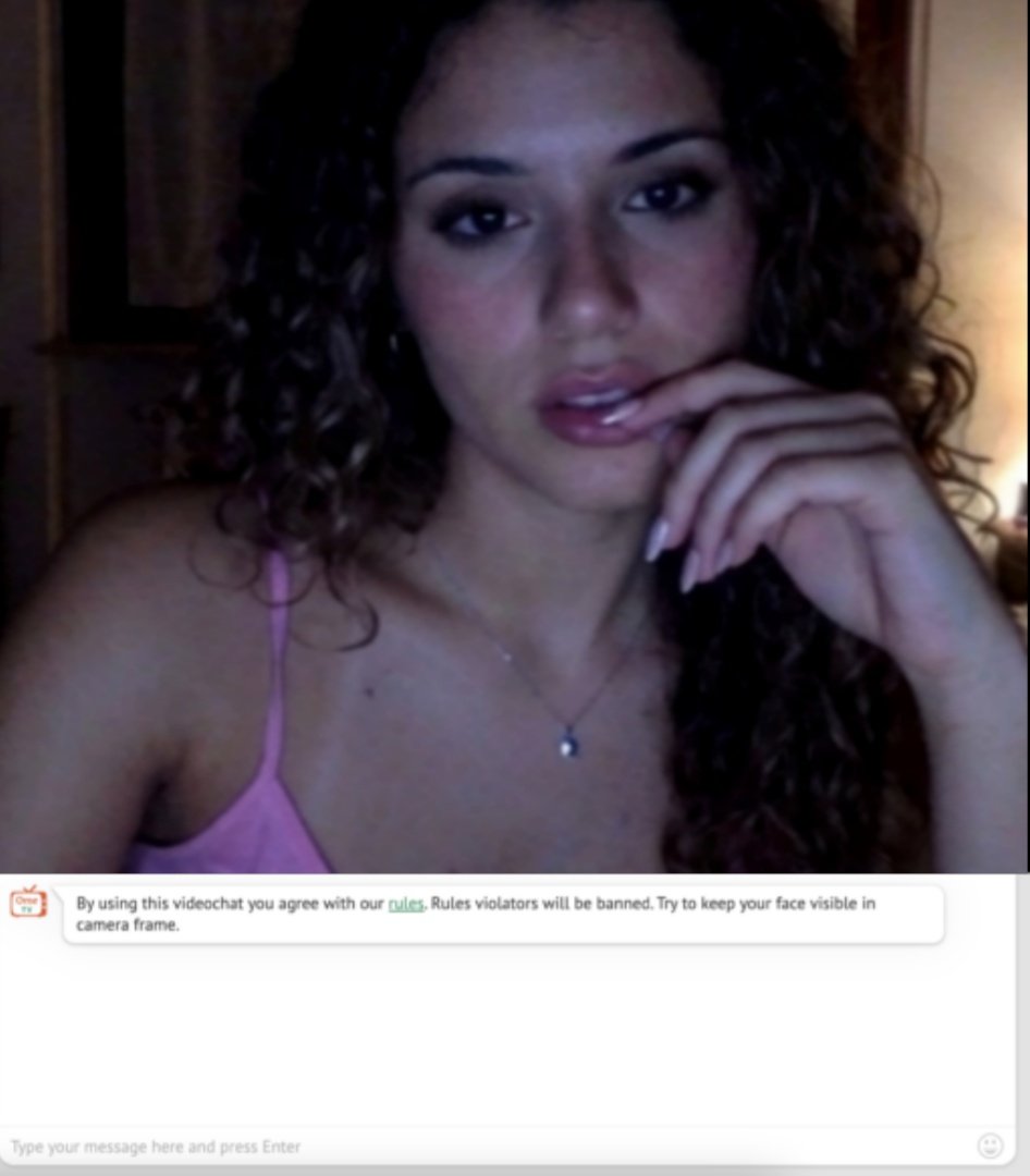 os #marrey

— who — 

rey, un streamer que recién empieza, entra a ome tv con sus amigos solo por contenido, nada serio. hasta que aparece ella. lo que iba a ser show termina siendo dm’s a la madrugada. y lo que empezó frente a miles, empieza de verdad cuando nadie está mirando.