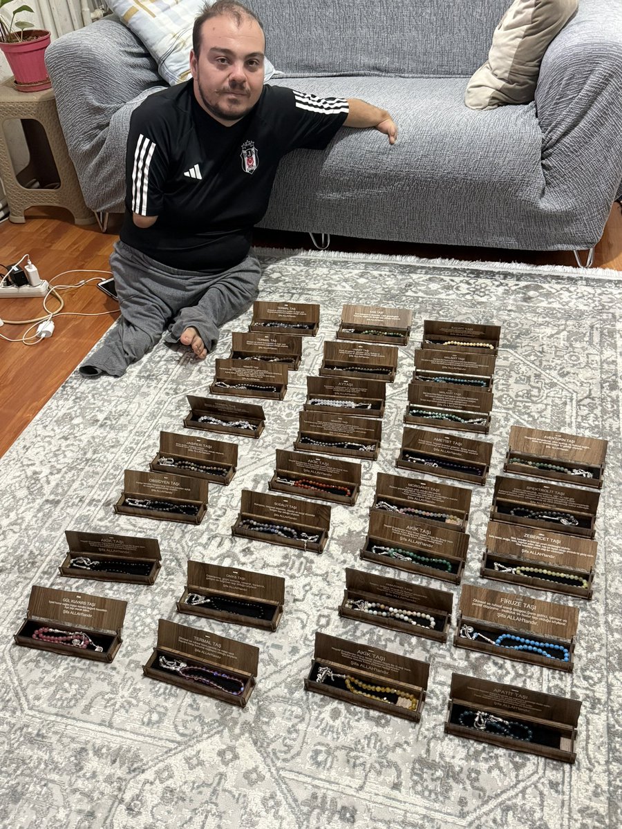 Emrebeytespih's tweet photo. 2026’nın ilk tespih paylaşımı gelsin o zaman var mı bu yakışıklı kardeşinizden tespih sipariş vermek isteyen ilk tespih siparişi veren bir kişiye ikincisi bedava🫶🥰 https://t.co/C8c9ND8hNM