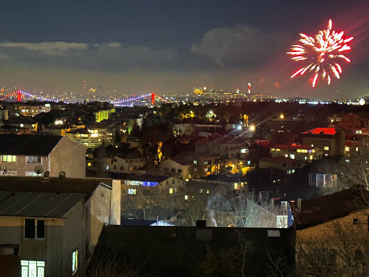 Sanırsam en güzel istanbul karesini çektim tam da saat 12:00 de ⭐️✨