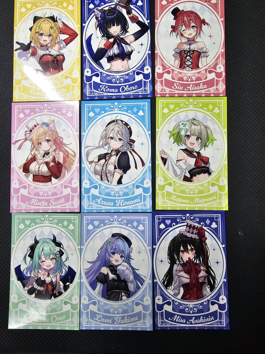 バラでランダム箔押チェキ風カードも買って剥き剥きしてた なこしす