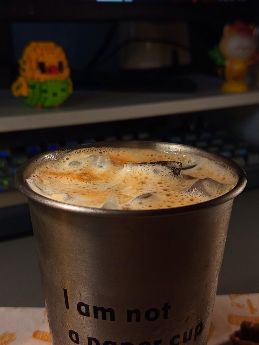 نودّع 2025 بآخر كوب قهوة ☕🤍
