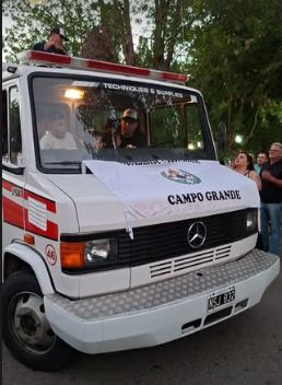 “Un hecho histórico”: Weretilneck celebró y acompañó la llegada del primer autobomba para los Bomberos Voluntarios de Campo Grande - noticias7.com/un-hecho-histo…