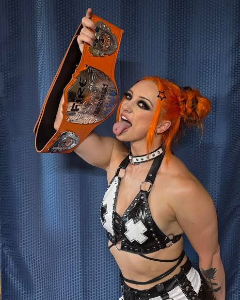 mg_karim21's tweet image. Desde 2021 he sido fan de ella, ví su pasado y siempre quise verla como Priscilla Kelly en el wrestling, siempre pensé que ese personaje tenía mucho potencial. Este año, sucedió eso, es algo muy especial para mí
Con ella ,es una historia poco larga que algún día la contaré.....