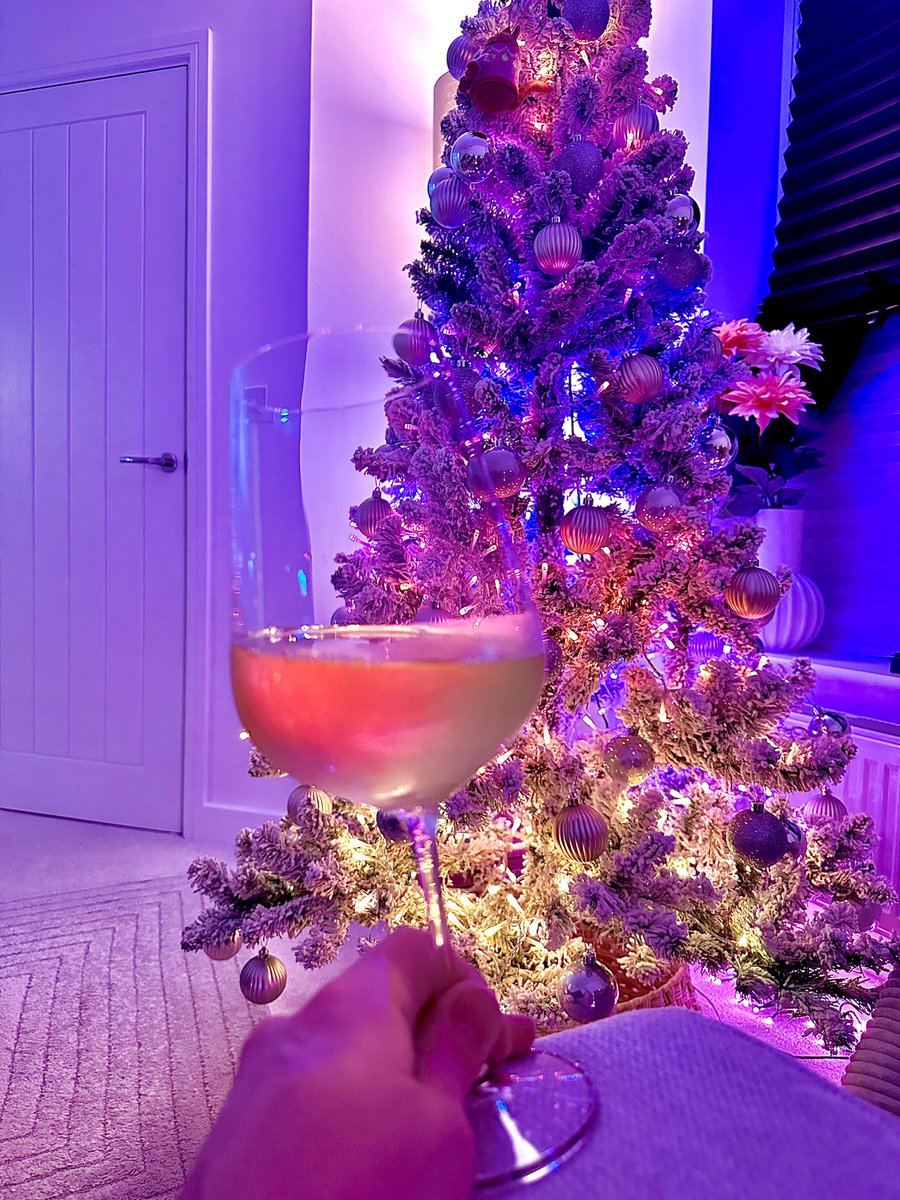 Ark_BrawlStars's tweet image. 365 days sober ✅
My 2025 goal is complete.

3 LAN events, a Christmas, a Wedding, and countless social scenarios where it would’ve been all too easy to just have a beer, but I stayed committed.

Ngl, I’ve missed drinking, but it’s healthy to remind your brain who’s in charge 💪🏻