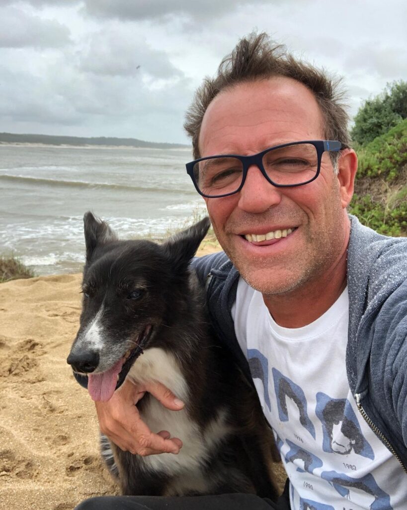 No conozco a Rafa Villanueva perdonalmente, solo por su trabajo.
 Nisiquiera comparto su ideología política.

Pero hay algo mucho más importante que cualquier ideología: la libertad de andar por la vida sabiendo que a cualquiera le puede pasar una desgracia como la que le pasó a