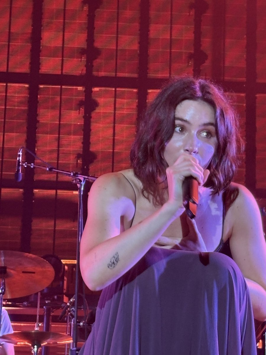 sarah talked to gracie | TAYRONTO N1 tweet media