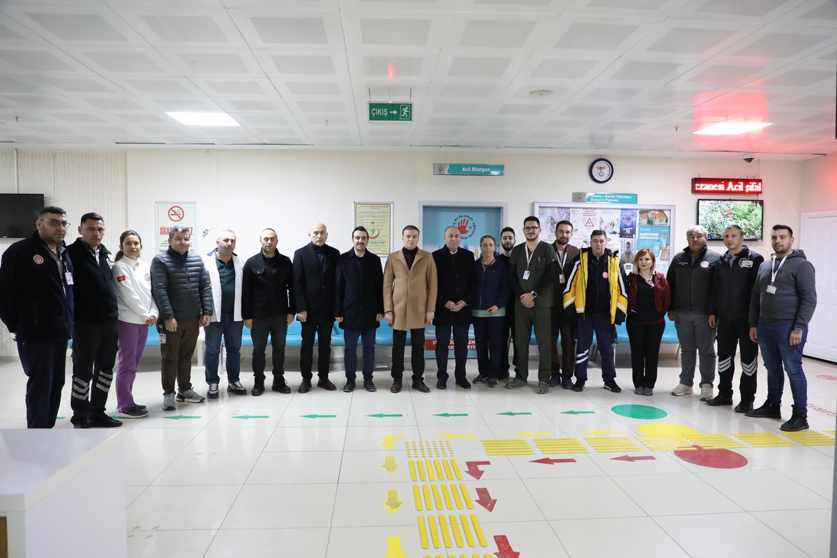 Kaymakamımız Sn.Meriç DİNÇER, Belediye Başkanı Sn.Şerif ARSLAN, İlçe Jandarma Komutan V. Sn. Zeynep Şura BİRGÜL, İlçe Emniyet Müdür V. Sn. Ramazan MERAN ile birlikte  huzurlu ve güvenli bir yıl başı için görev başında bulunan güvenlik güçlerini ve kamu personelini ziyaret etti.