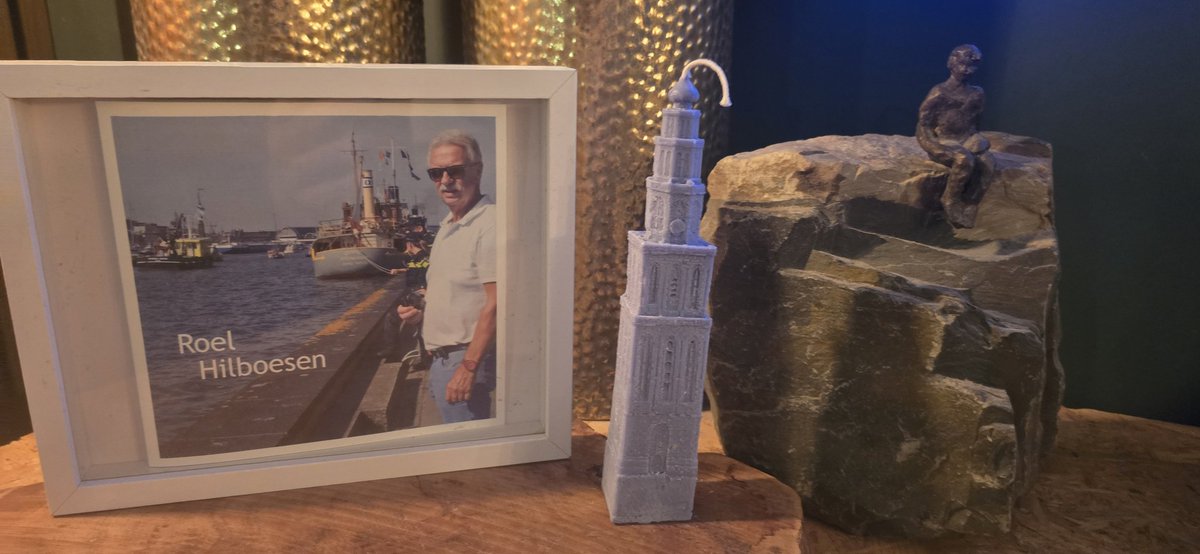 Neluzzz's tweet image. Mijn jaarlijkse moment voor mij en papa.. straks al 6 jaar geleden. Fucking wat mis ik je pap. #brothersinarms #top2000 #Held