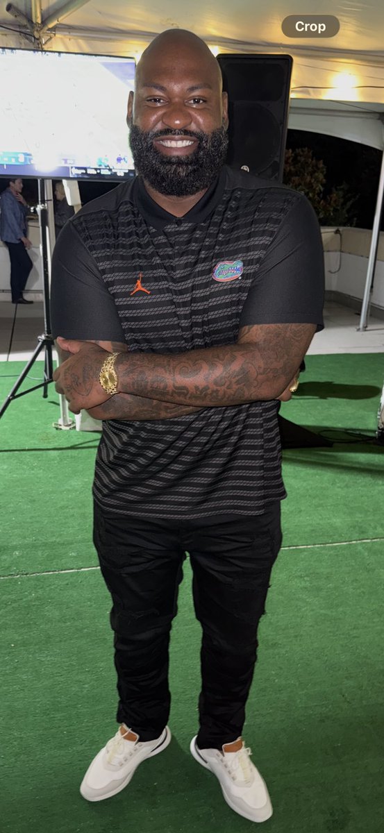 New Year's resolution for 2026. I'm 334lbs in this picture. Twelve months from now, I'm hoping to transform into a slightly less fluffy, way more radiant version of myself, 50-80lbs lighter with a flat stomach!